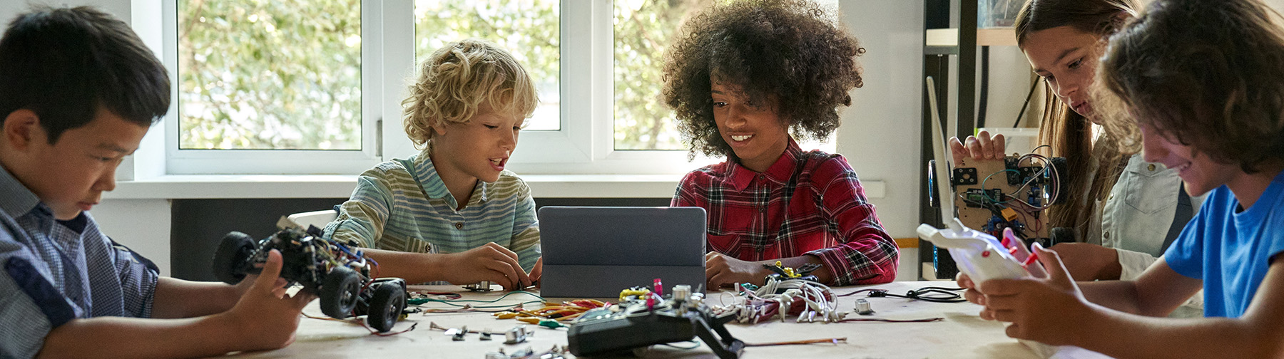 students utilizing technology in the classroom